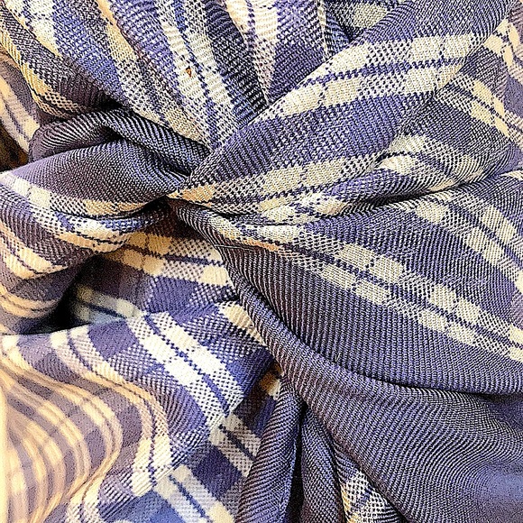🆕NWOT•Blue & White Plaid 30”x 30" silk blend square Scarf; Boutique - Picture 5 of 15